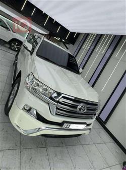 تۆیۆتا لاند کروزەر